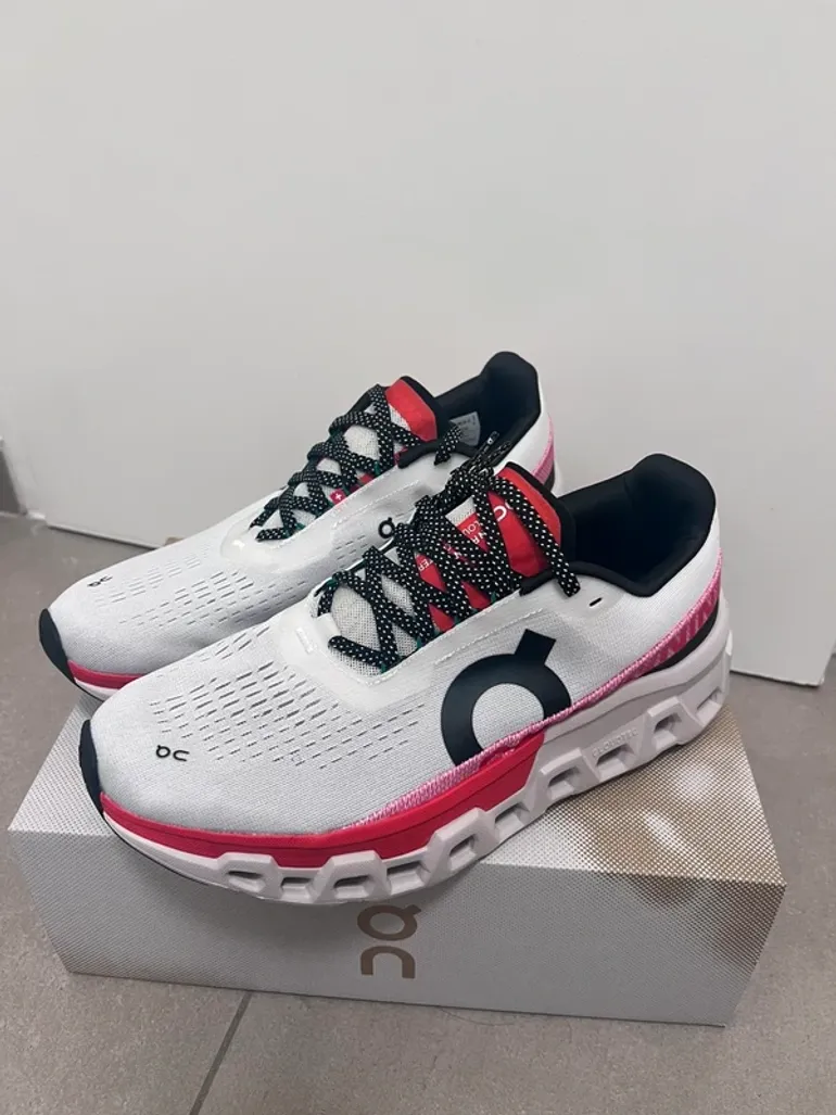 Used Lightweight On Running Shoes bike — image 1 of 5