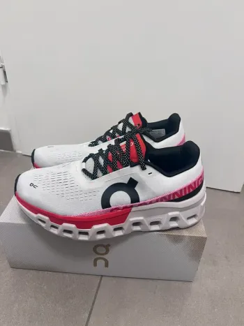 Used Lightweight On Running Shoes bike — image 2 of 5