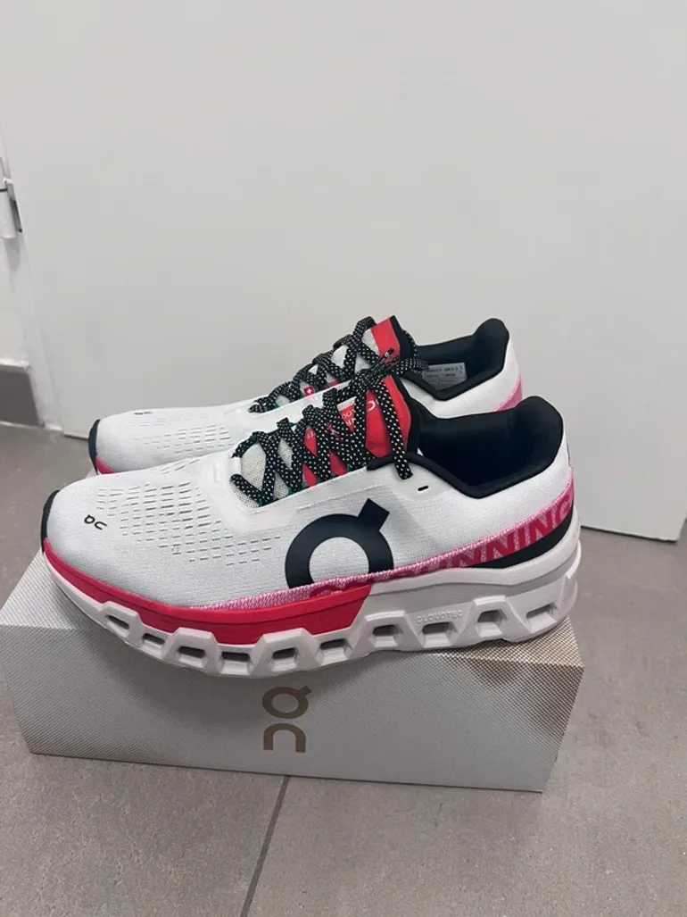 Used Lightweight On Running Shoes bike — image 2 of 5