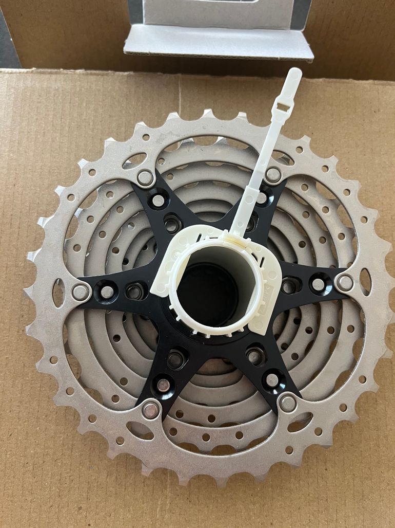 Used Shimano ULTEGRA CS-R8000 11-32 bike — image 2 of 4