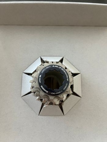 Used Shimano ULTEGRA CS-R8000 11-32 bike — image 3 of 4