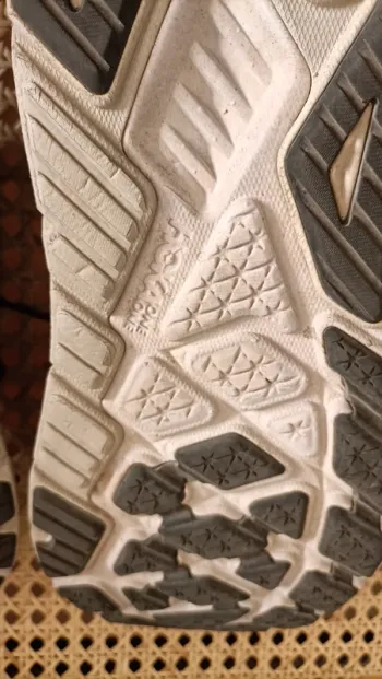 Used Hoka Arahi 5 bike — image 8 of 14