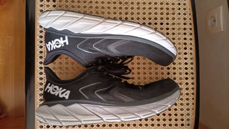 Used Hoka Arahi 5 bike — image 6 of 14
