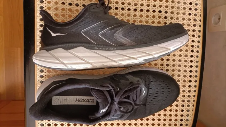 Used Hoka Arahi 5 bike — image 4 of 14