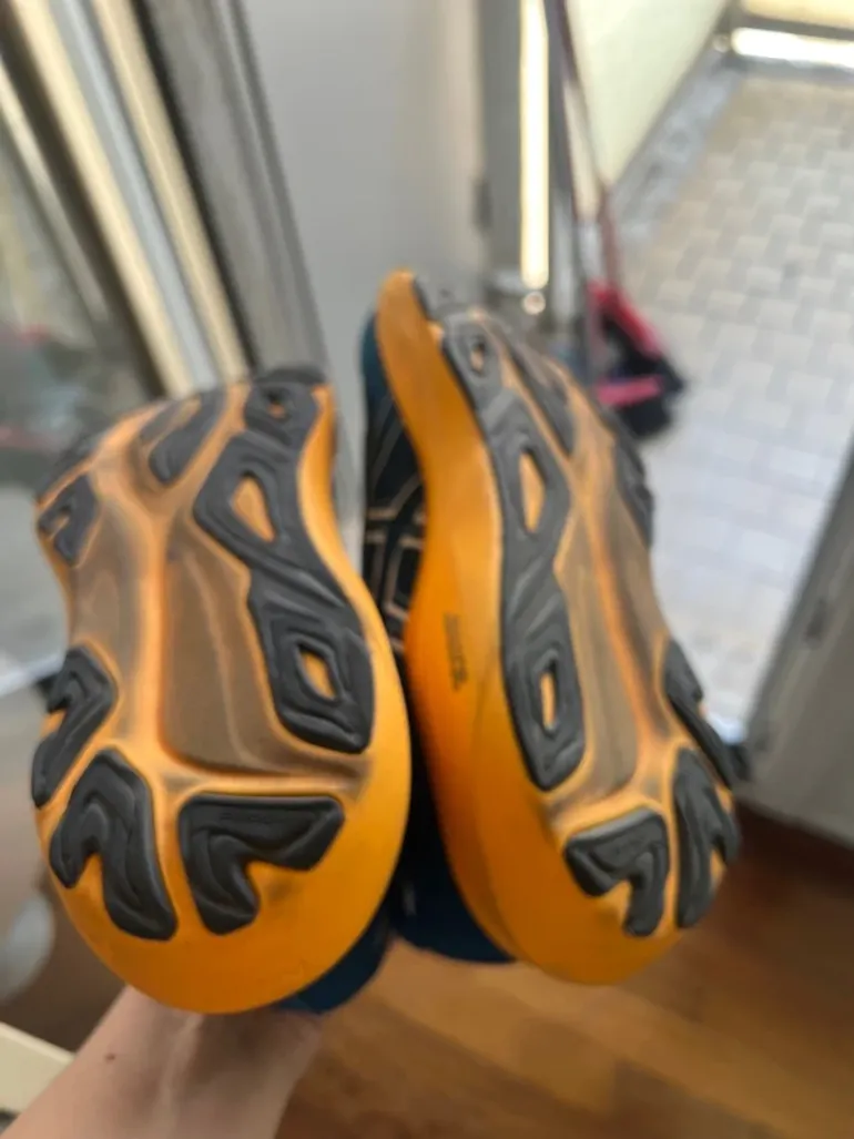 Used Asics GT-2000 14 bike — image 9 of 12
