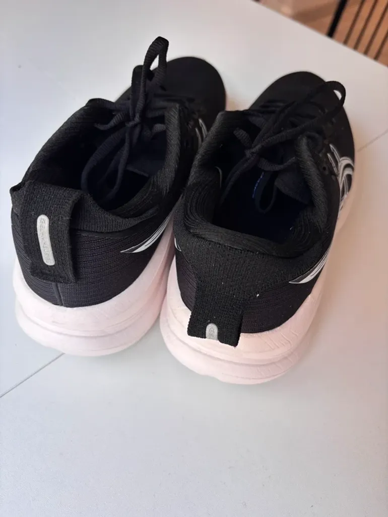 Used Asics Gel Nimbus 28 bike — image 3 of 5