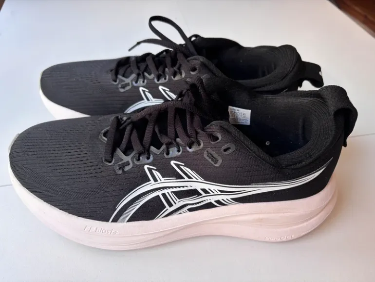 Used Asics Gel Nimbus 28 bike — image 1 of 5