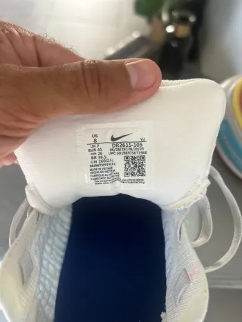 Used Nike running shoes bike — image 5 of 6