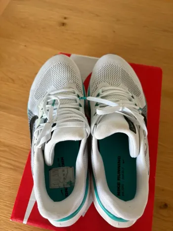 Used Nike sneakers size 42 bike — image 5 of 8