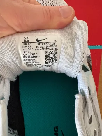 Used Nike sneakers size 42 bike — image 6 of 8