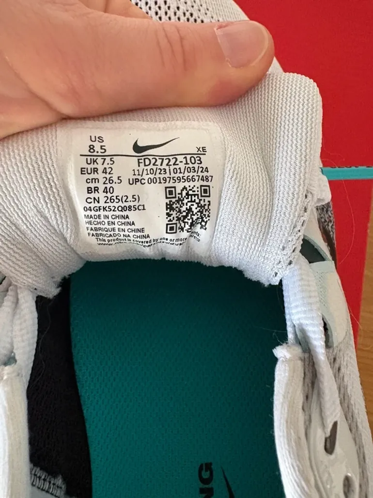 Used Nike sneakers size 42 bike — image 6 of 8