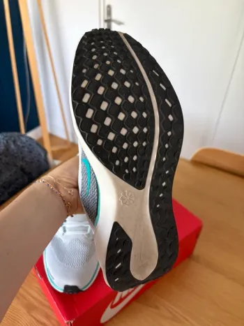 Used Nike sneakers size 42 bike — image 4 of 8