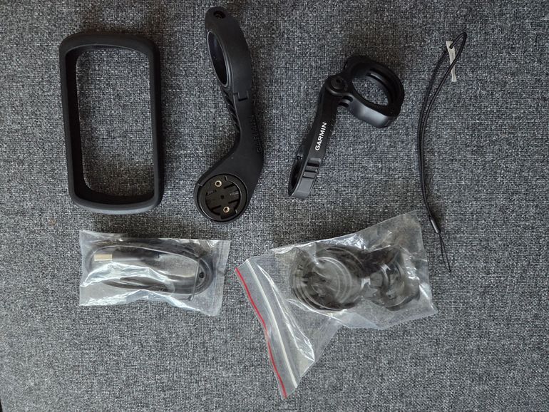 Used Garmin Edge 1040 Solar GPS Bike Computer bike — image 4 of 4