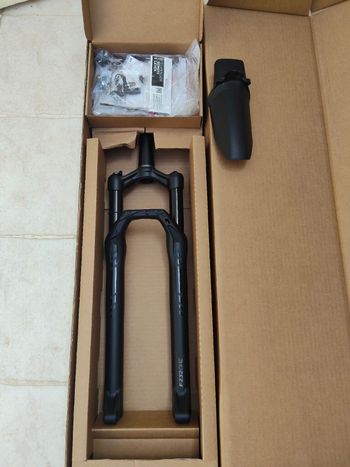 Käytetty Dt Swiss HORQUILLA F232 ONE 2025 bike
