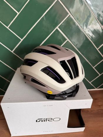 Used Giro Aries Spherical Helmet 2025 bike — image 4 of 8