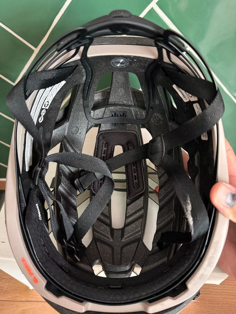 Used Giro Aries Spherical Helmet 2025 bike — image 5 of 8