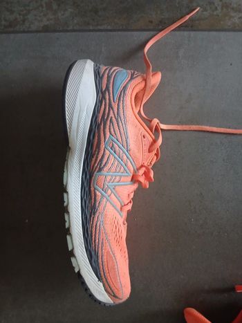 Used New Balance Fresh Foam X 860v12 2024 bike — image 3 of 4