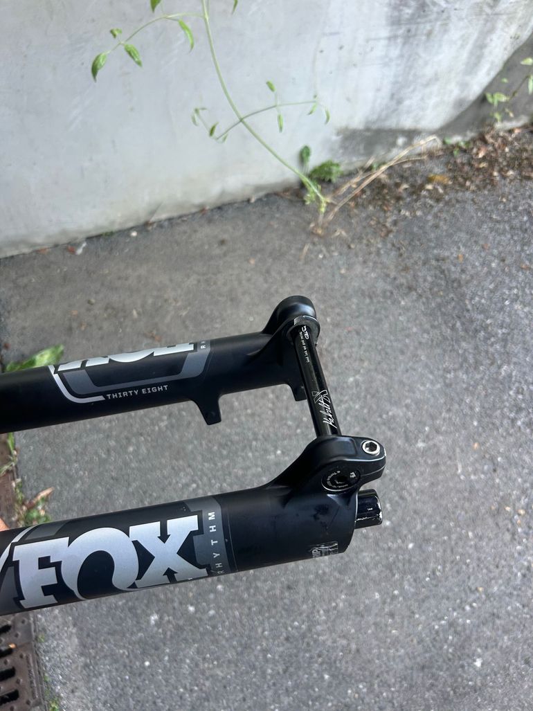 Used Fox 38 Rhythm Float 29 2025 bike — image 4 of 6