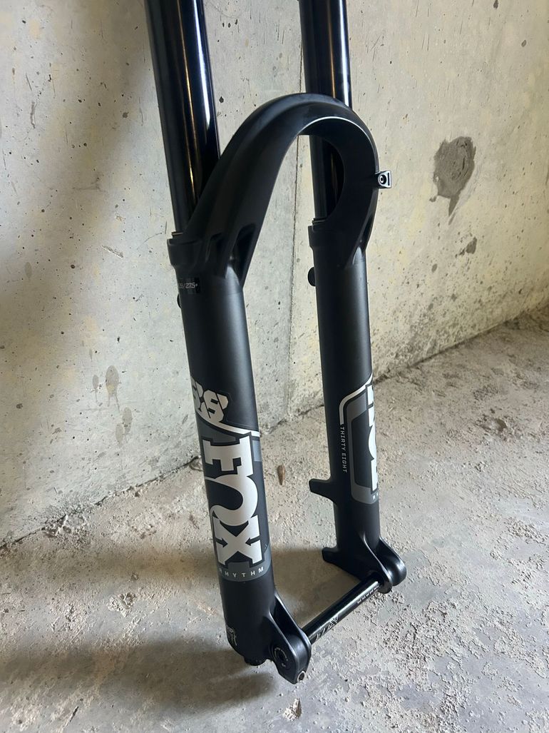 Used Fox 38 Rhythm Float 29 2025 bike — image 2 of 6