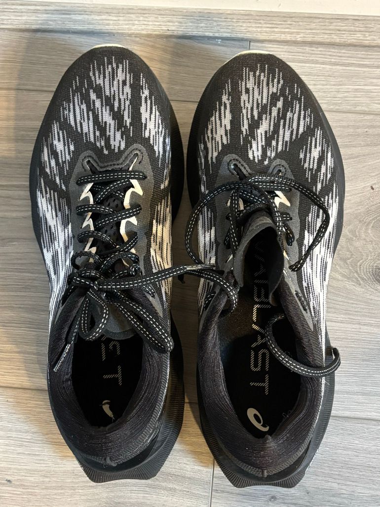 Used Asics Novablast 3 2024 bike — image 1 of 2