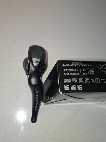 Used Shimano Ultegra ST-R8025 11x2 Ultegra FC-R8000 2025 bike — image 3 of 5