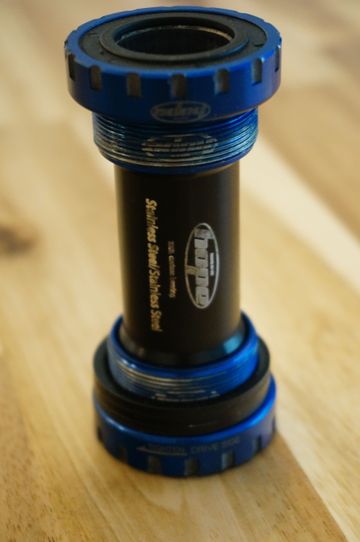 Used Hope BB Unit 68/73mm Blue bike — image 2 of 7
