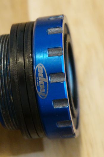 Used Hope BB Unit 68/73mm Blue bike — image 6 of 7