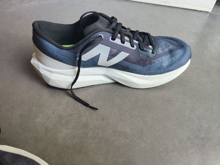 Used New Balance Rebel v4 2025 bike — image 3 of 4