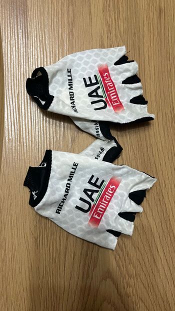 Used Pissei UAE Gloves 2024 bike
