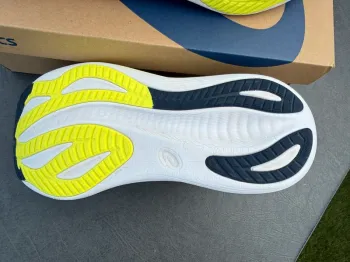 Used Asics Gel-Nimbus 27 bike — image 9 of 11