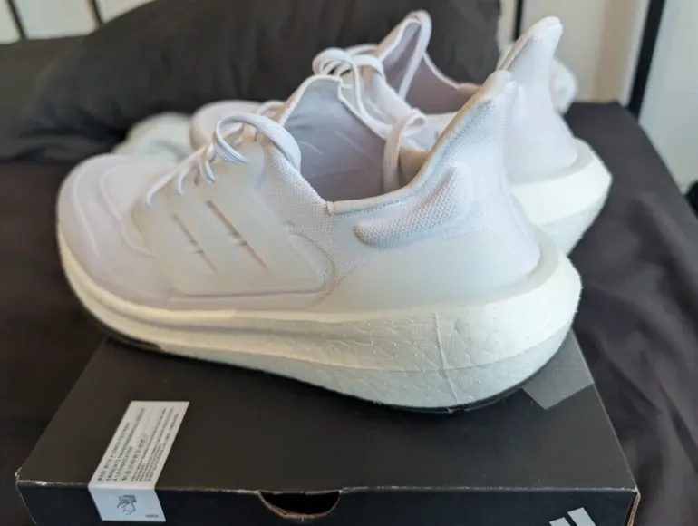 Käytetty Adidas Ultraboost Light bike — kuva 11 / 12
