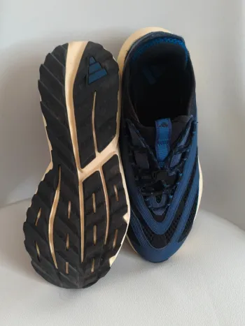 Käytetty Adidas Sneaker Dunkelblau/Schwarz Tracker-Style bike — kuva 4 / 5