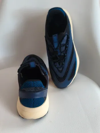 Käytetty Adidas Sneaker Dunkelblau/Schwarz Tracker-Style bike — kuva 5 / 5