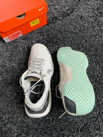 Used Nike ZoomX Invincible Run Flyknit 2 bike — image 4 of 5