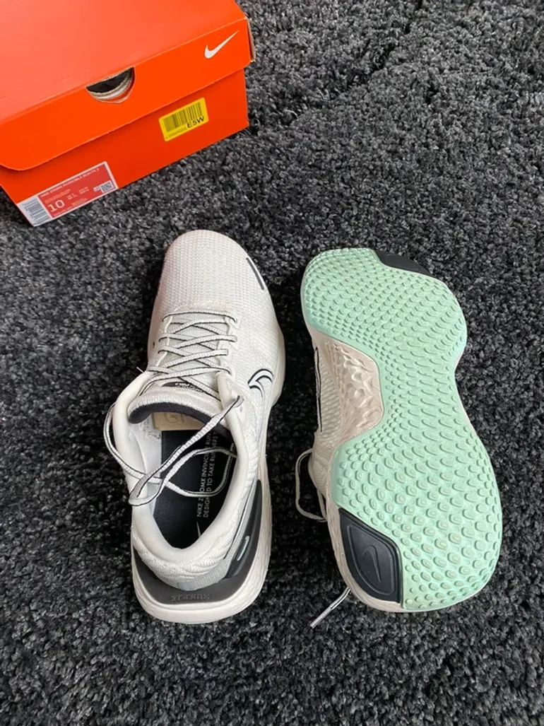 Used Nike ZoomX Invincible Run Flyknit 2 bike — image 4 of 5
