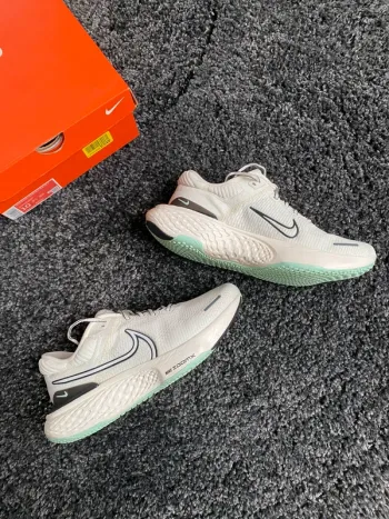 Used Nike ZoomX Invincible Run Flyknit 2 bike — image 5 of 5