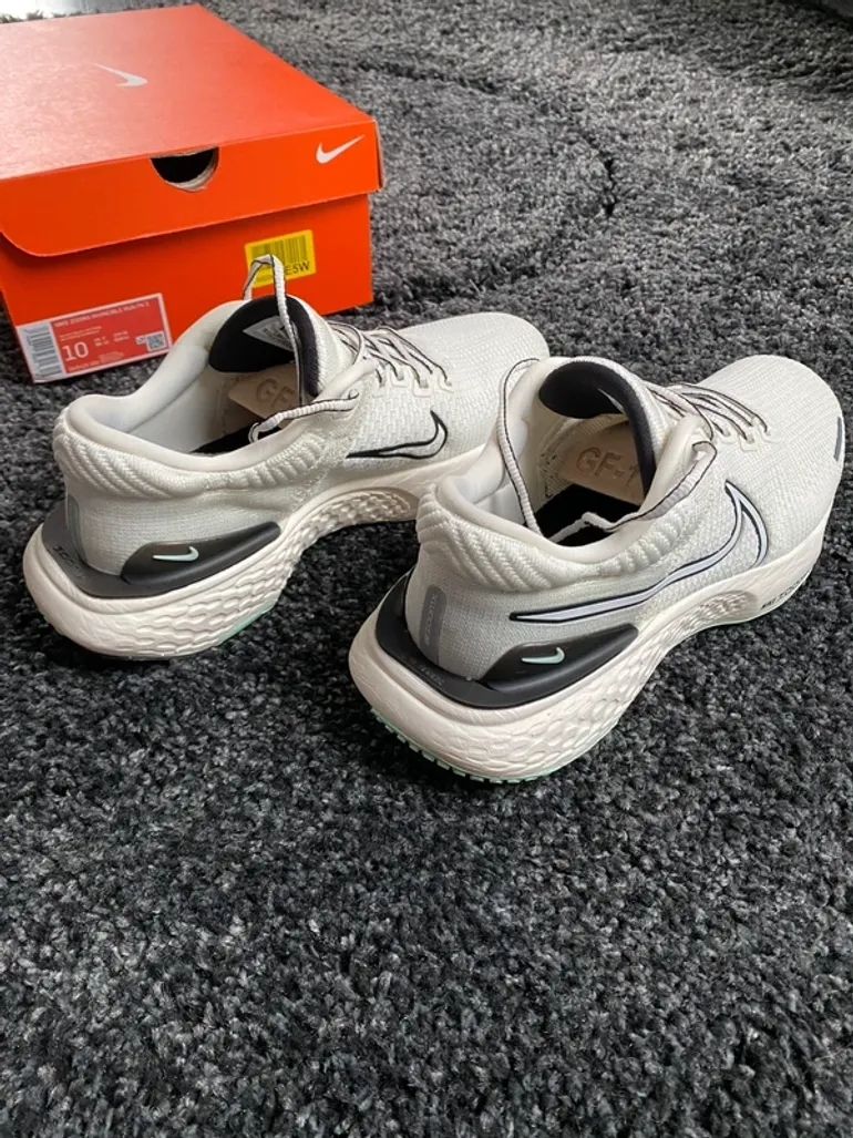 Used Nike ZoomX Invincible Run Flyknit 2 bike — image 1 of 5