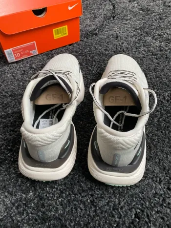 Used Nike ZoomX Invincible Run Flyknit 2 bike — image 2 of 5