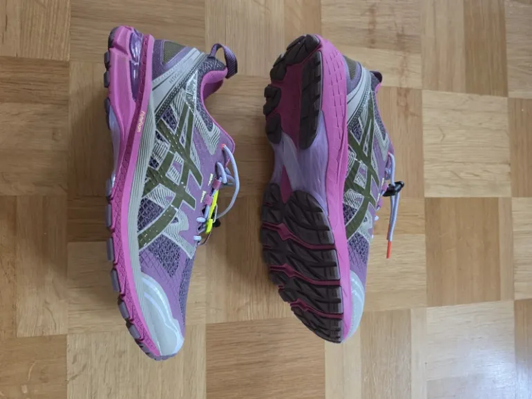 Used Asics Up There X Gel Terrain bike — image 2 of 7