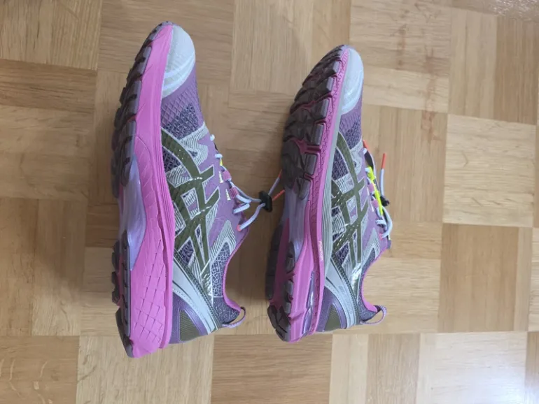 Used Asics Up There X Gel Terrain bike — image 3 of 7