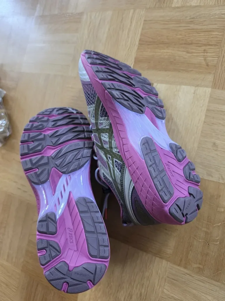 Used Asics Up There X Gel Terrain bike — image 4 of 7