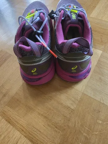 Used Asics Up There X Gel Terrain bike — image 5 of 7