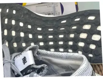 Käytetty Adidas Pure Boost x Undefeated bike — kuva 7 / 10