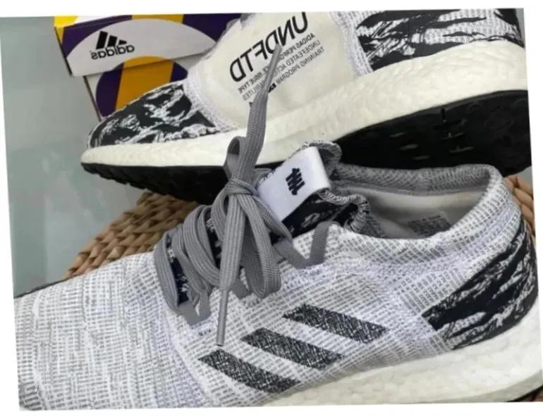 Käytetty Adidas Pure Boost x Undefeated bike — kuva 5 / 10