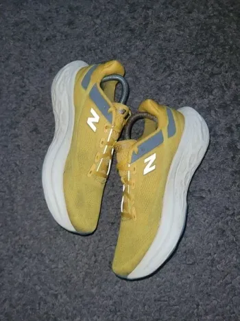 Used New Balance 1080 V13 bike — image 2 of 3