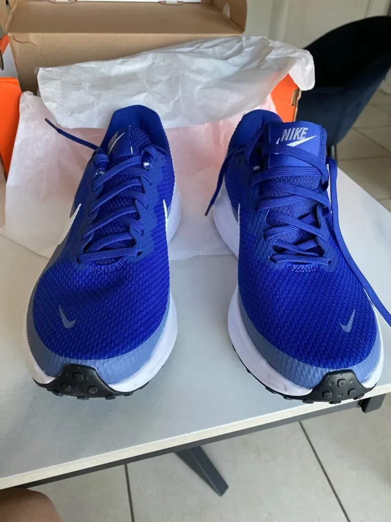 Used Nike Shoes Size 40 bike — image 4 of 9