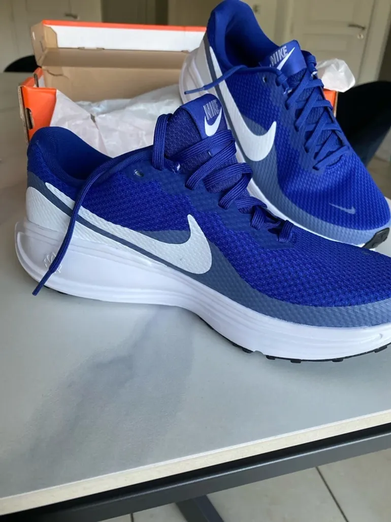 Used Nike Shoes Size 40 bike — image 2 of 9
