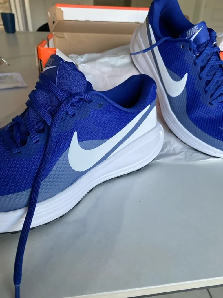 Used Nike Shoes Size 40 bike — image 3 of 9