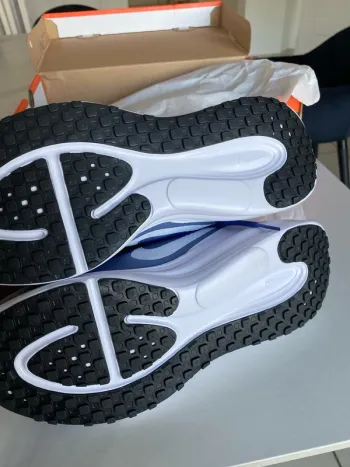 Used Nike Shoes Size 40 bike — image 5 of 9