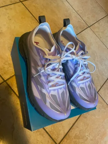 Käytetty Hoka violet shoes size 42 bike